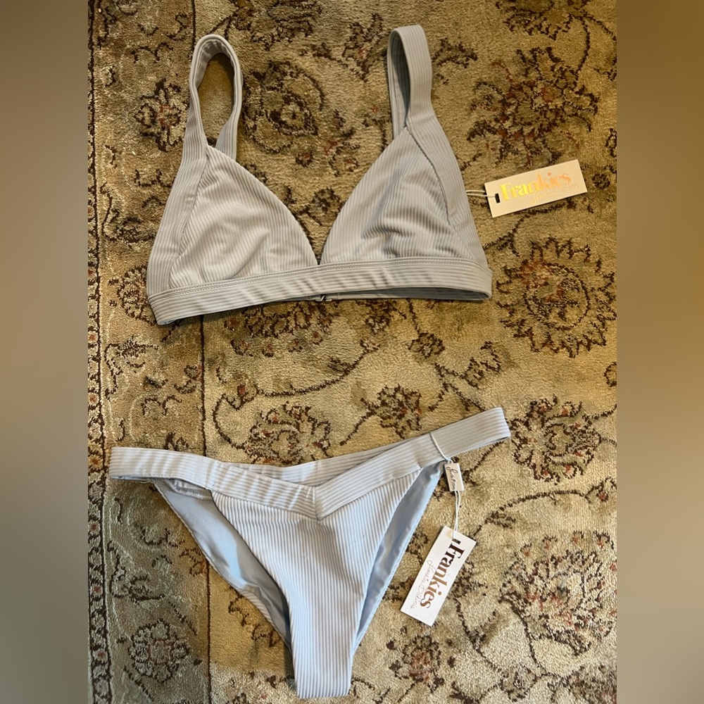Frankie’s Bikinis Georgia top (M) & Grace bottoms (M)